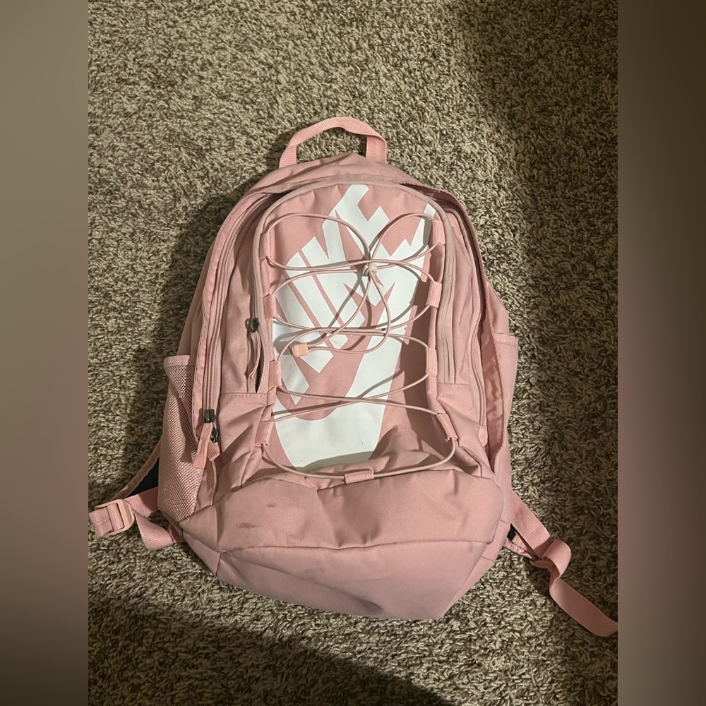 Slightly dirty pink Nike backpack ! 🎒💘
